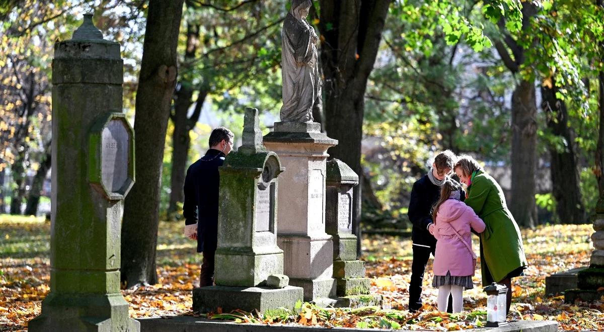 Dziś Dzień Zaduszny. Czas szczególnej modlitwy i zadumy nad grobami bliskich