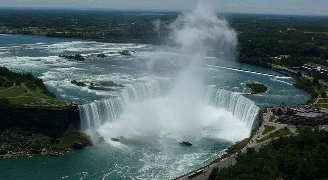 Rzucił się w otchłań wodospadu Niagara