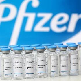 "Bezpieczeństwo jest priorytetem". Pfizer o skuteczności i dostępności szczepionki na COVID-19 