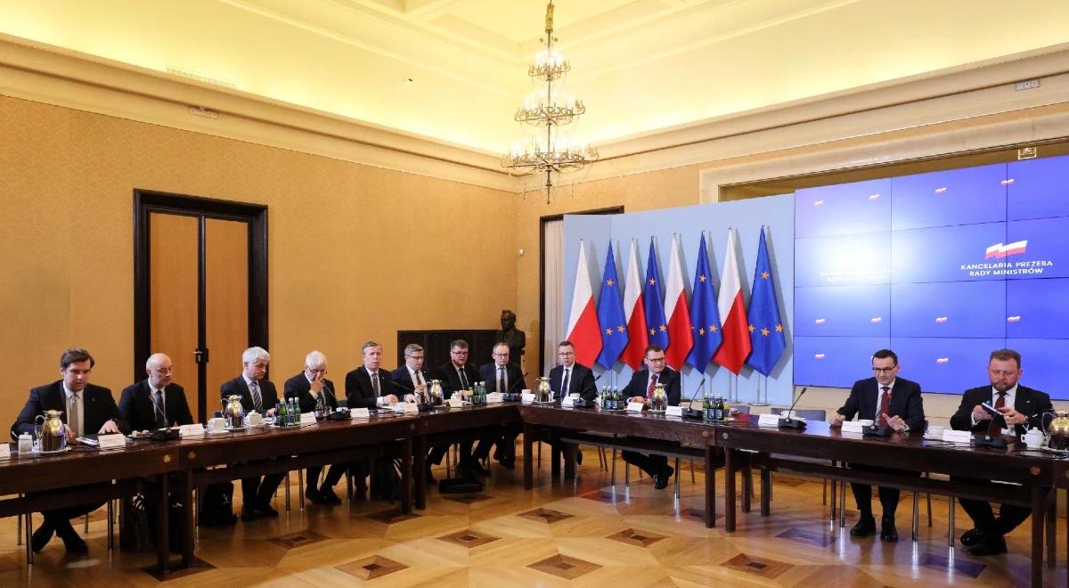 "Państwo działa". Premier wziął udział w odprawie z wojewodami ws. koronawirusa
