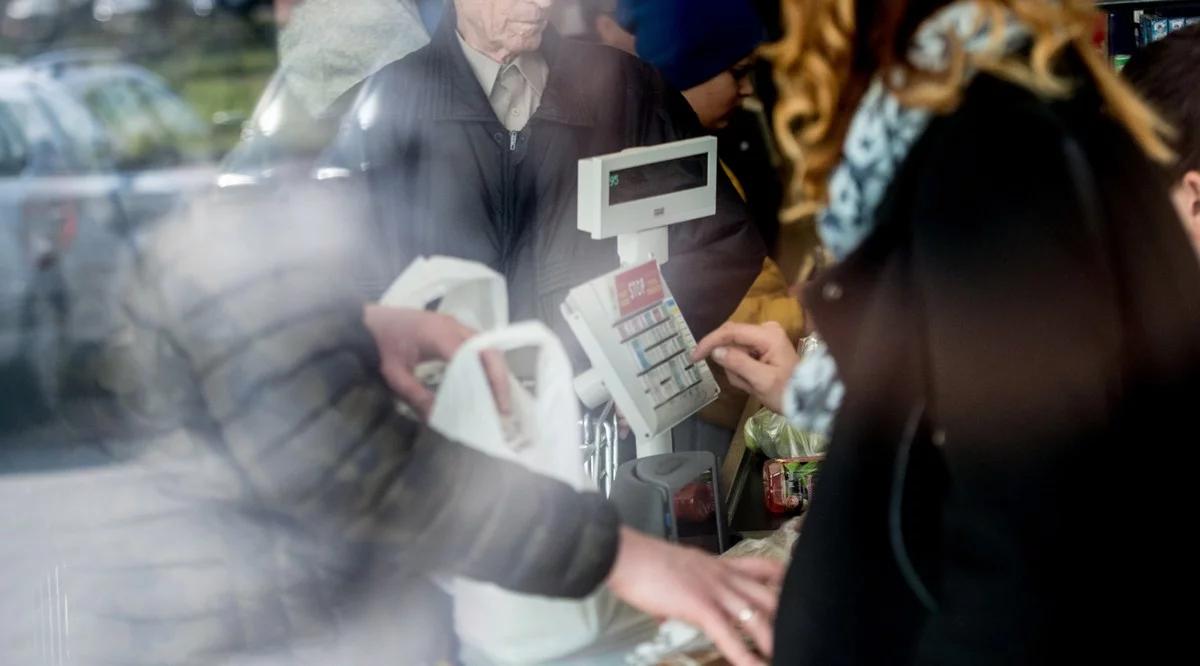 Protest pracowników handlu. Klienci sklepów muszą uzbroić się w cierpliwość