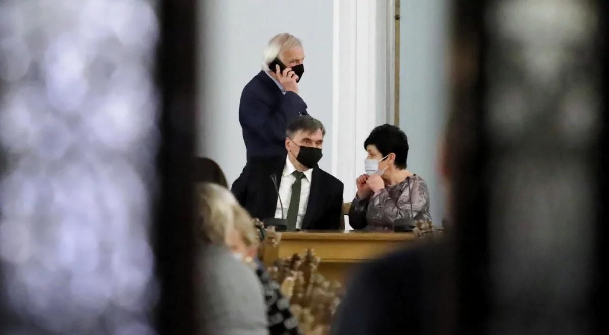 "Czas dyskusji bez ograniczeń". Rzecznik PiS po posiedzeniu klubu