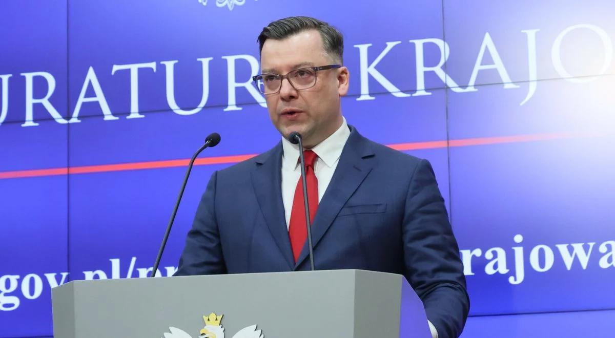 Akt oskarżenia przeciwko grupie sabotażystów. W tle obcy wywiad