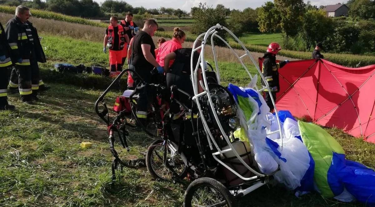 Wypadek motoparalotni w małopolskim. Zginął 50-latek, kobieta ranna