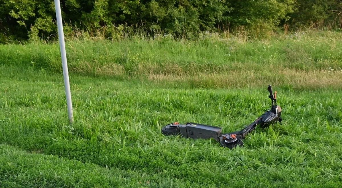 Nastolatki jechały hulajnogą elektryczną. Trafiły do szpitala