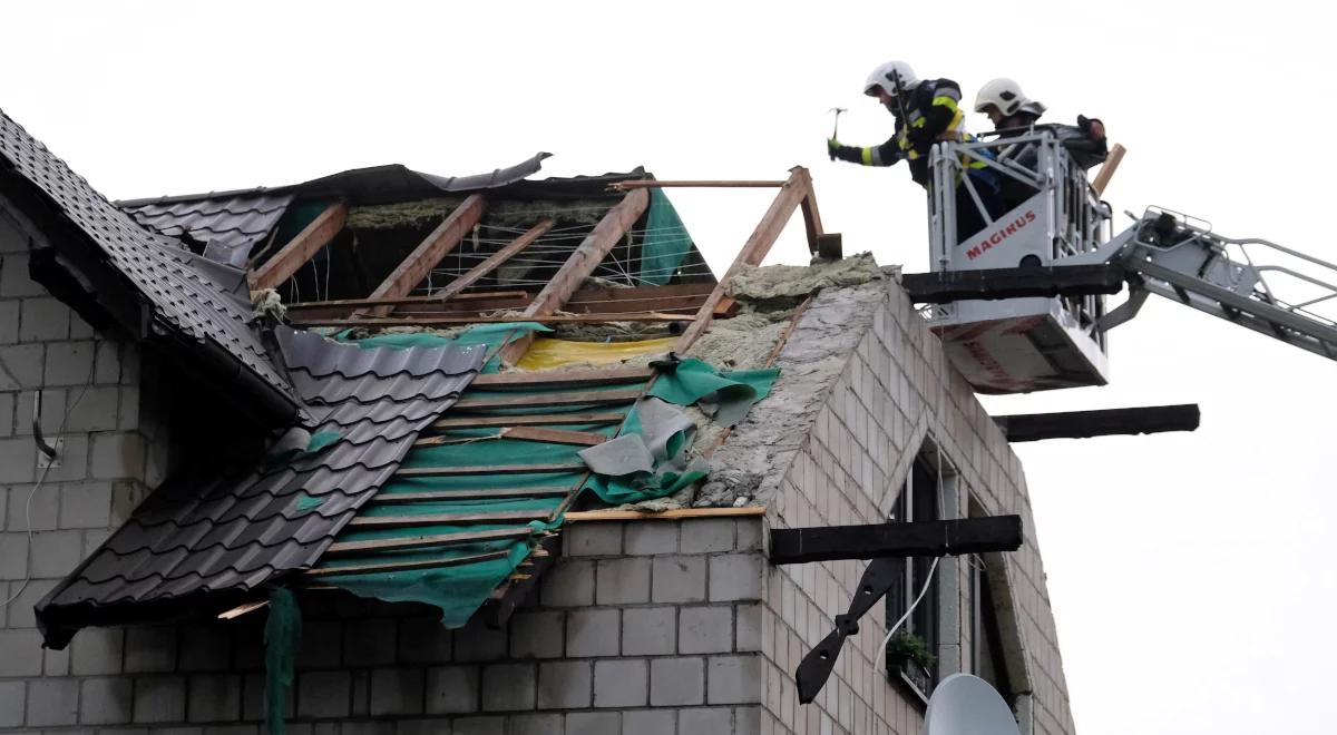 Trąba powietrzna i zerwane dachy. Burze i silny wiatr nie ustąpią