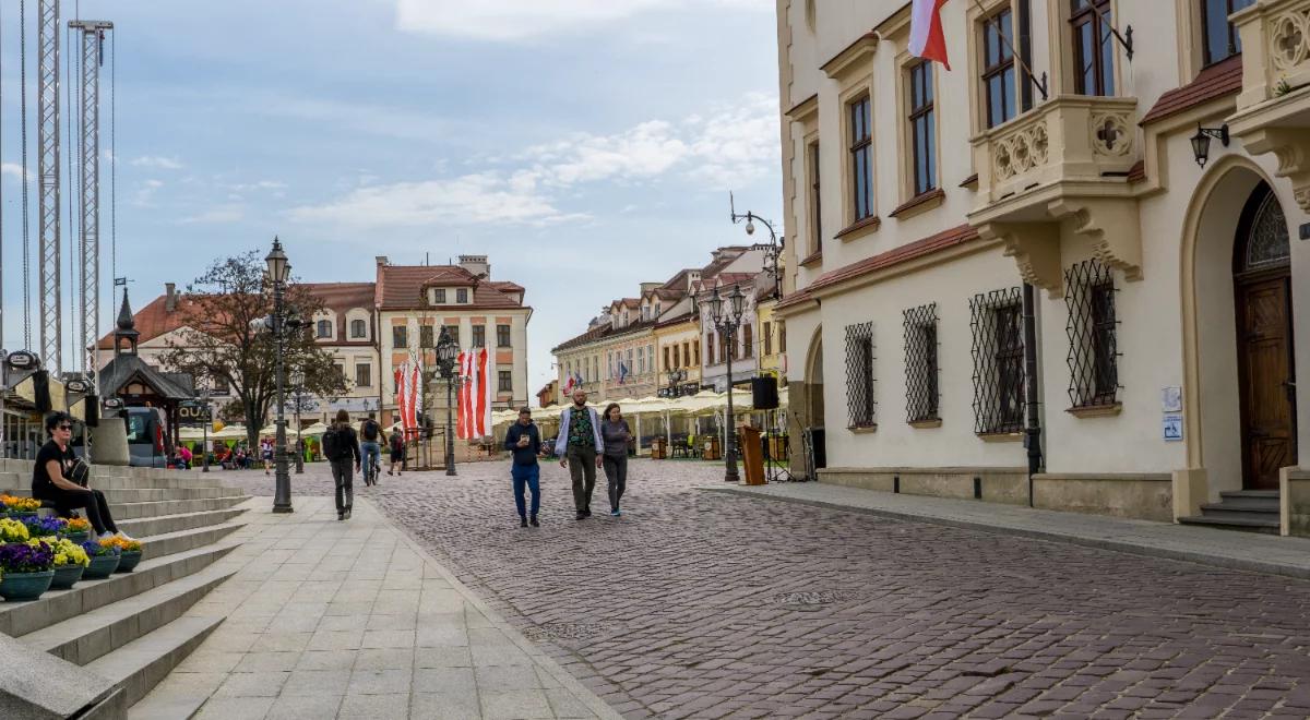 Rzeszów zarządził płukanie miejsc dostarczania ciepłej wody. Powodem legionella