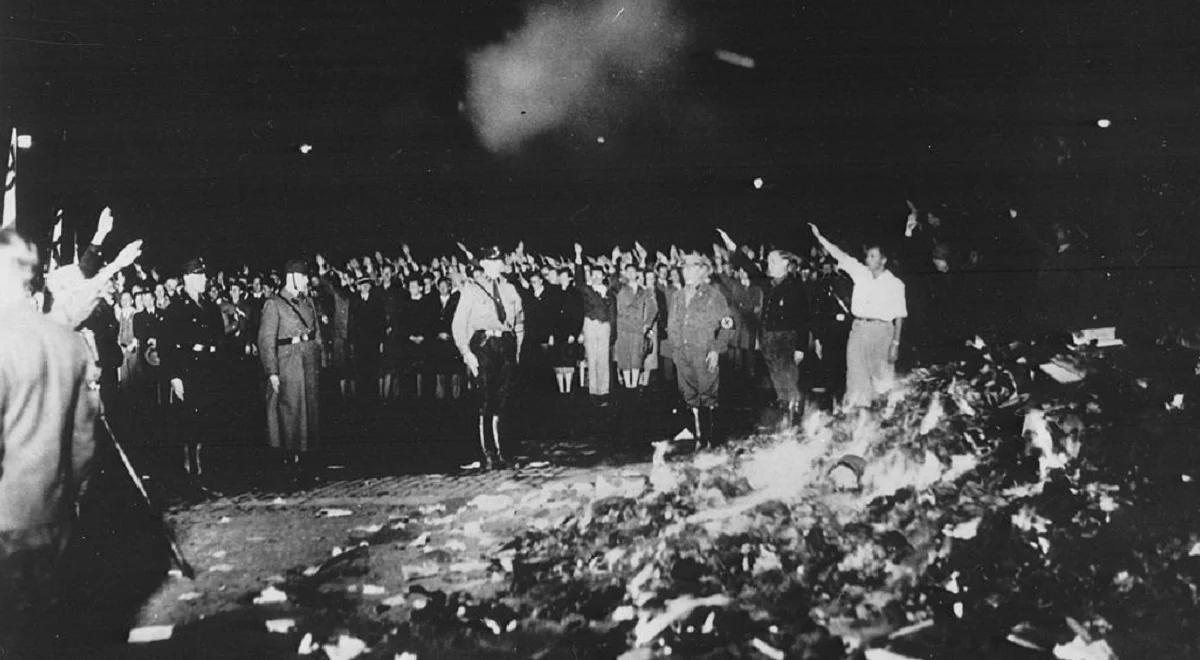 92 lata temu naziści spalili książki "zwyrodniałe" i "nieniemieckie"