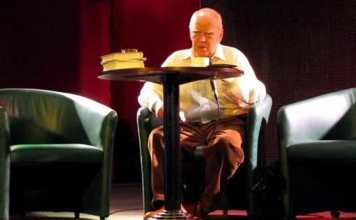 Agora pozywa poetę. Koncern chce przeprosin od Jarosława Marka Rymkiewicza