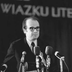 Andrzej Kijowski – literatura ma służyć rzeczom wyższym