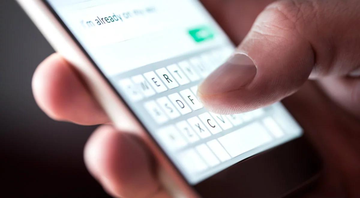 Uważaj na fałszywe SMS-y o paczce. KAS ostrzega przed próbą wyłudzenia