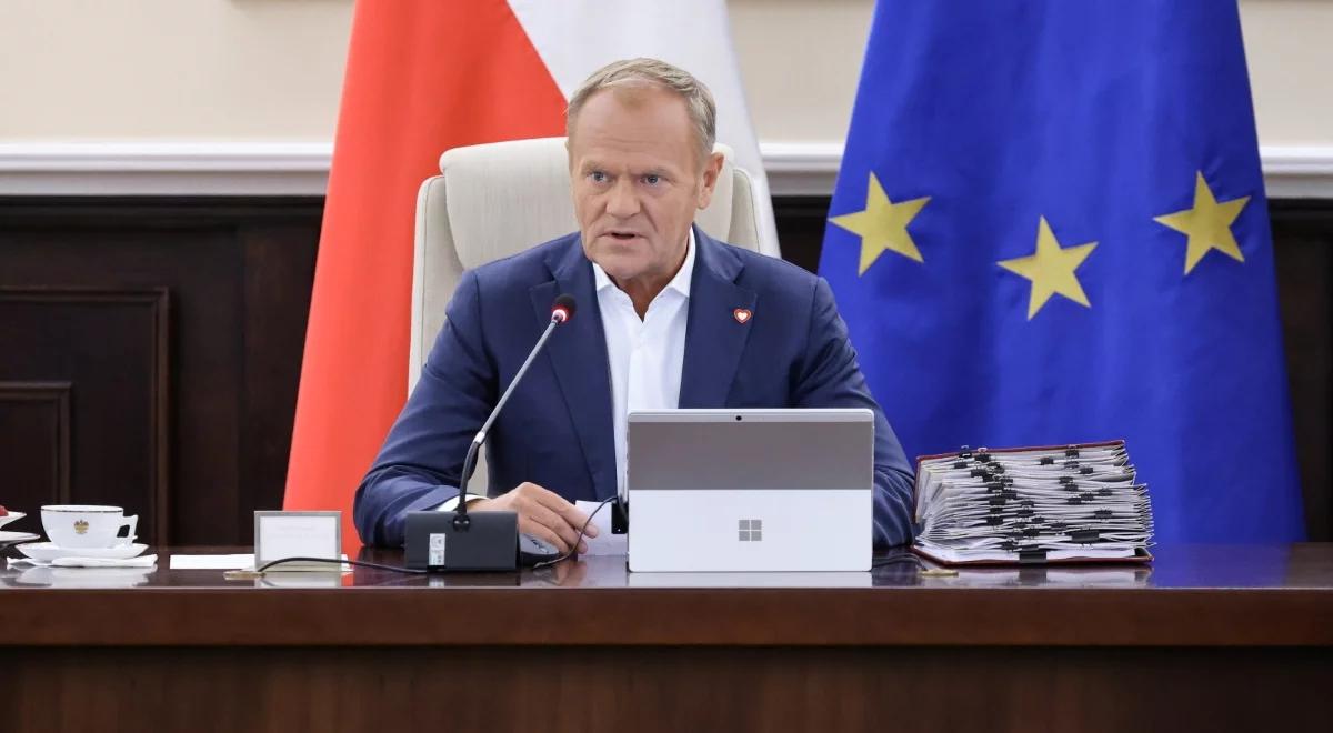 Tusk o PiS. "Wpuszczali migrantów, teraz próbują sparaliżować SG"