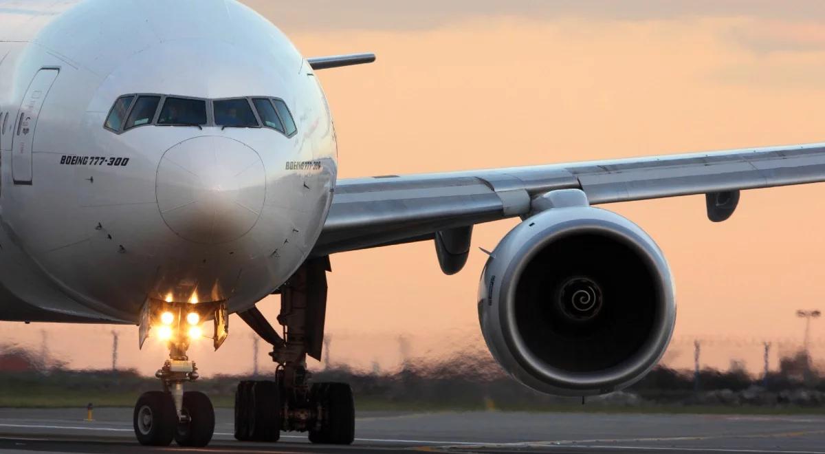 Awaryjne lądowanie w Moskwie. Boeing 777 miał problemy z silnikiem