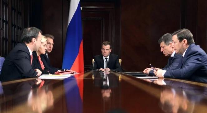 Premier Rosji przyznaje: zachodnie sankcje szkodzą rosyjskiej gospodarce