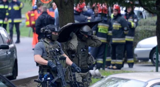 Warszawa: sprawca ataku na policjanta strzelał z "samoróbki"