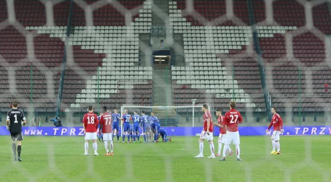 Policja zaczęła śledztwo w sprawie rac na stadionie Wisły Kraków