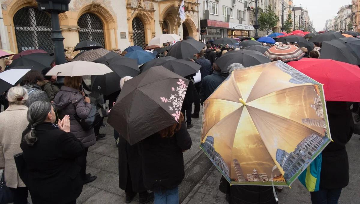 "Myślę, czuję, decyduję". W całym kraju akcje w ramach "czarnego protestu"