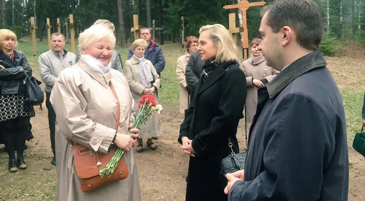 Anna Maria Anders odwiedziła groby polskich ofiar stalinowskich represji w Kuropatach na Białorusi