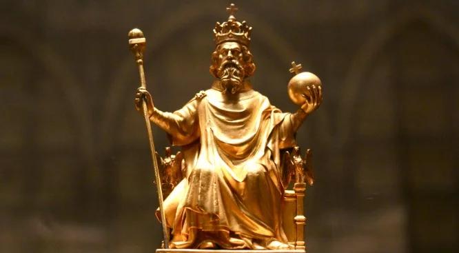 Komu potrzebna jest dziś monarchia?