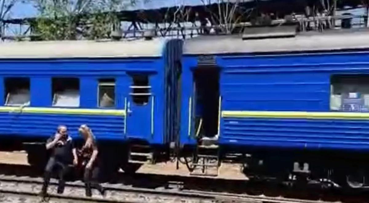 Rosyjska rakieta uderzyła w pociąg pasażerski w Ukrainie. Są ranni