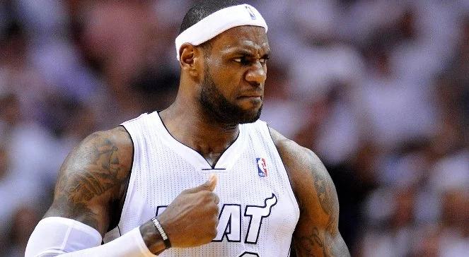 NBA: LeBron James nie zapomniał o ofiarach masakry w szkole