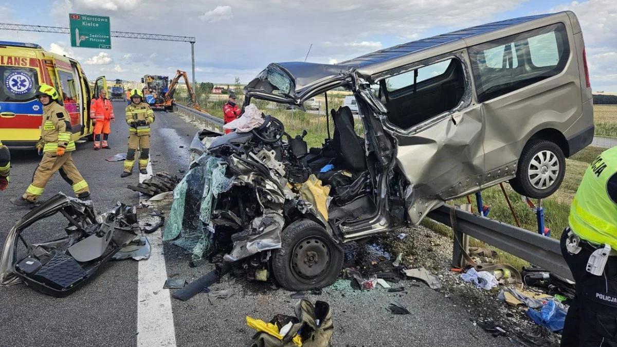 Mierzawa. Tragiczny wypadek na S7. Nie żyją cztery osoby