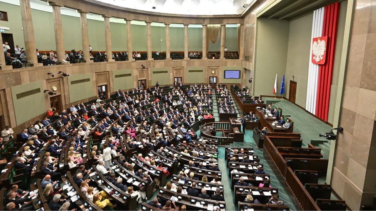 KO przed PiS, PSL i Polska 2050 poza Sejmem. Nowy sondaż