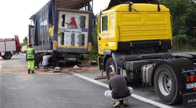 Zderzenie ciężarówek na DK1. Jedna osoba ranna