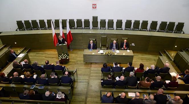 Komentatorzy o propozycjach zmian w ustawach dotyczących sądownictwa