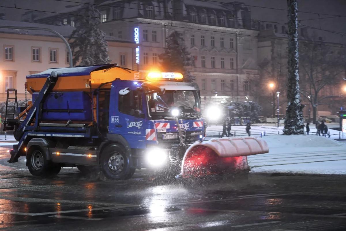 Obfite opady śniegu w całym kraju. GDDKiA: wszystkie drogi krajowe są przejezdne