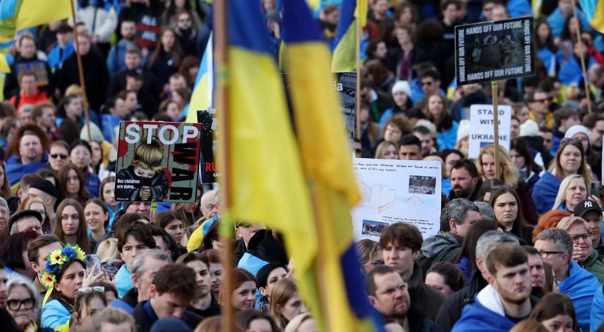 Europa solidaryzuje się z Ukrainą. W największych miastach odbyły się manifestacje