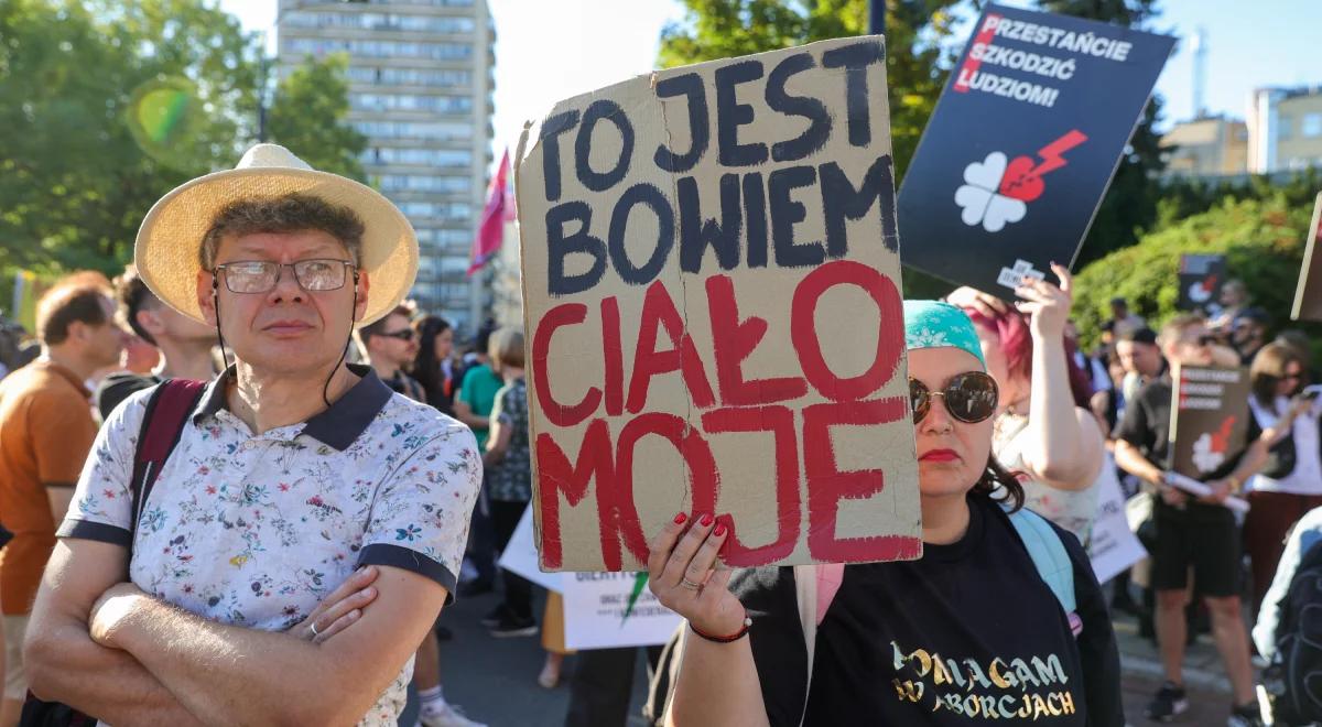 Protest przed Sejmem ws. aborcji. "Czas wywiązać się z obietnic"