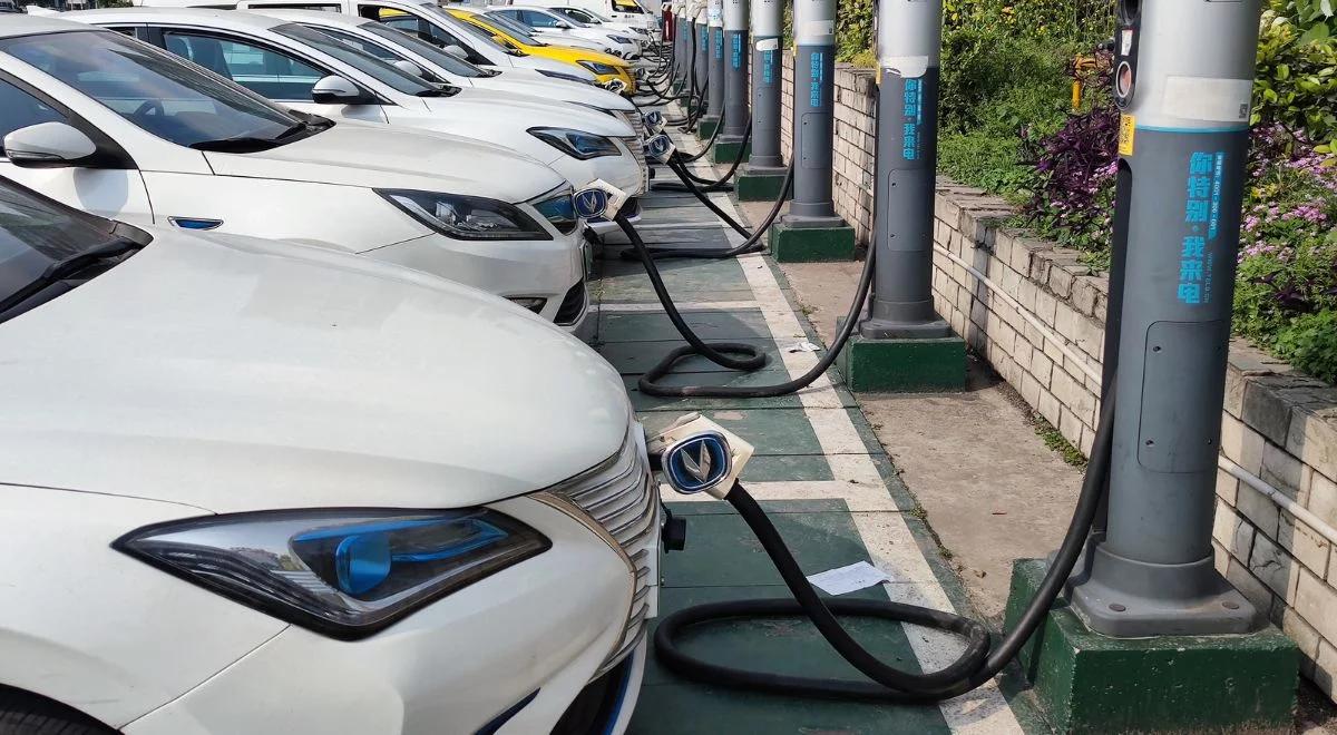 Chiny stawiają na elektromobilność. Liczą na wiele korzyści, ważniejszych niż gospodarcze