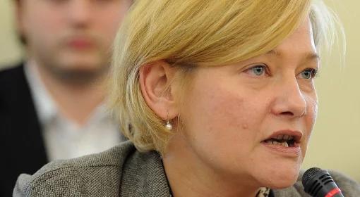 Posłanka do policji: pocałujcie mnie w...