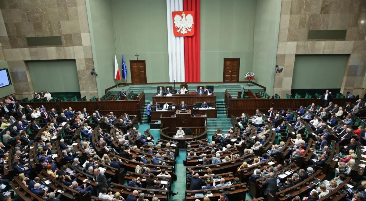Sondaż CBOS: PiS na prowadzeniu. W Sejmie jeszcze PO i Kukiz
