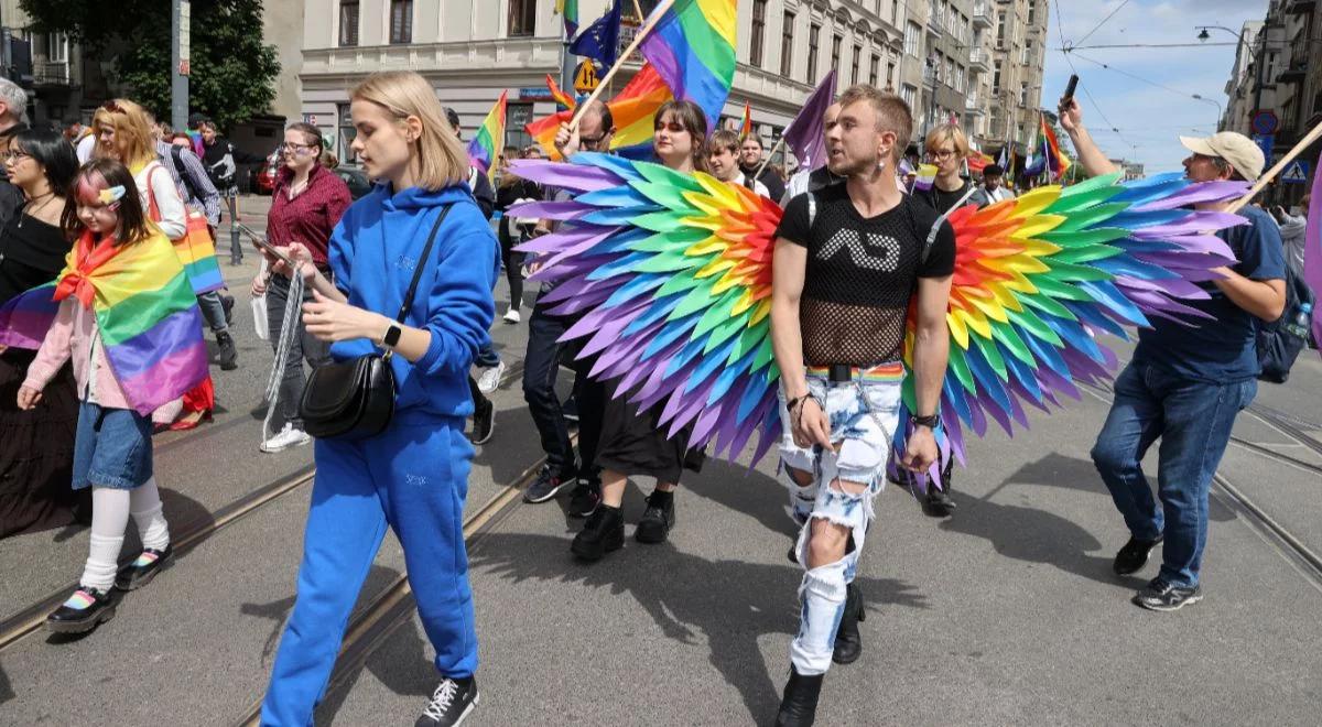 Problemy w urzędach i bankach. Osoby LGBT w Polsce nie mają łatwo, prawnicy chcą to zmienić