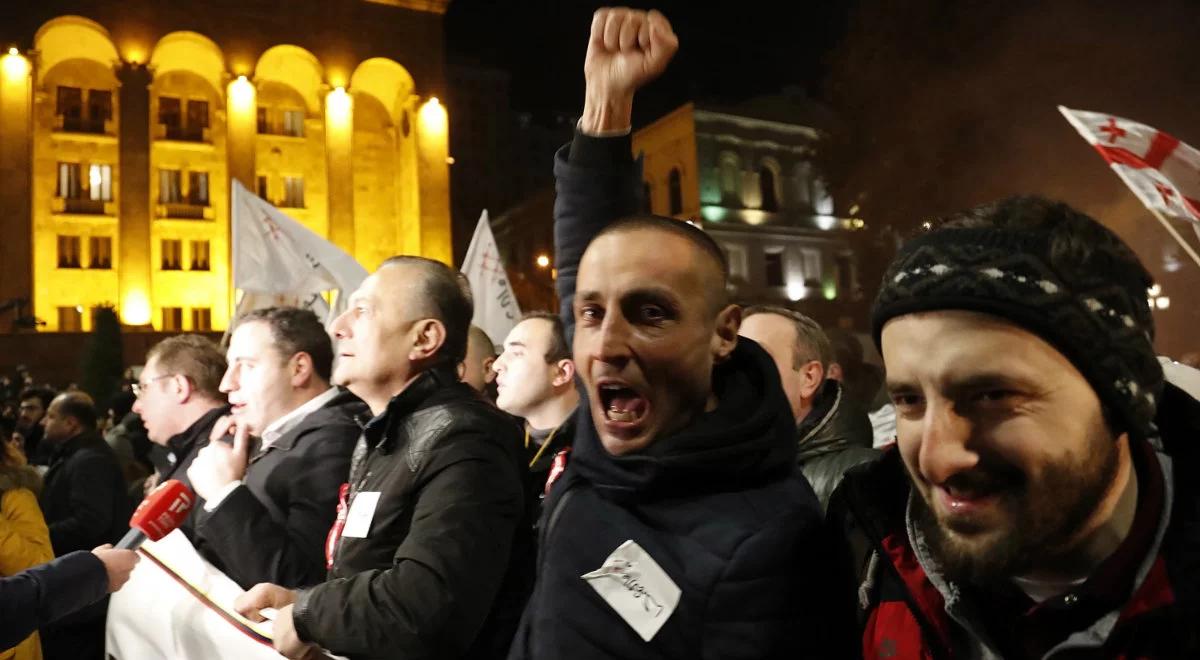 Protesty w Gruzji. 20 tys. demonstrantów, policja użyła armatek wodnych