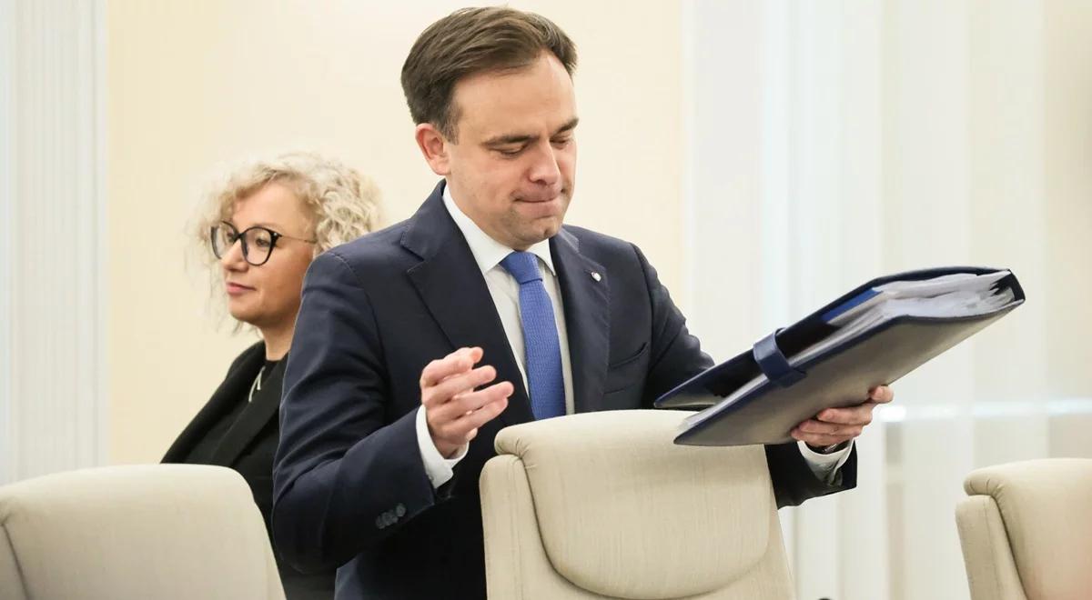 Andrzej Domański: pracujemy nad specjalnym podatkiem. Kto i ile zapłaci?