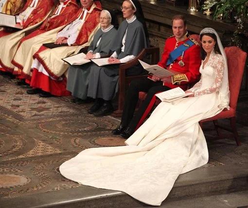 Ślub Williama i Kate: Młodzi są już w Pałacu Buckingham. Książę bez obrączki