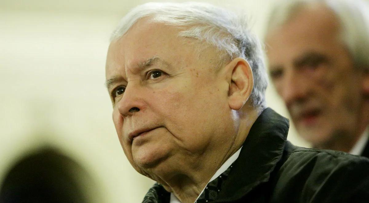 Jarosław Kaczyński odwiedził grób Lecha i Marii Kaczyńskich na Wawelu