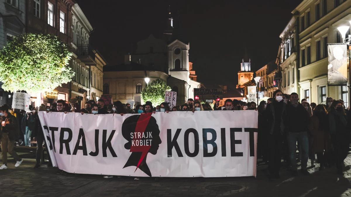 Kolędy Strajku Kobiet. Robert Tekieli: to wulgarny atak na sferę sacrum