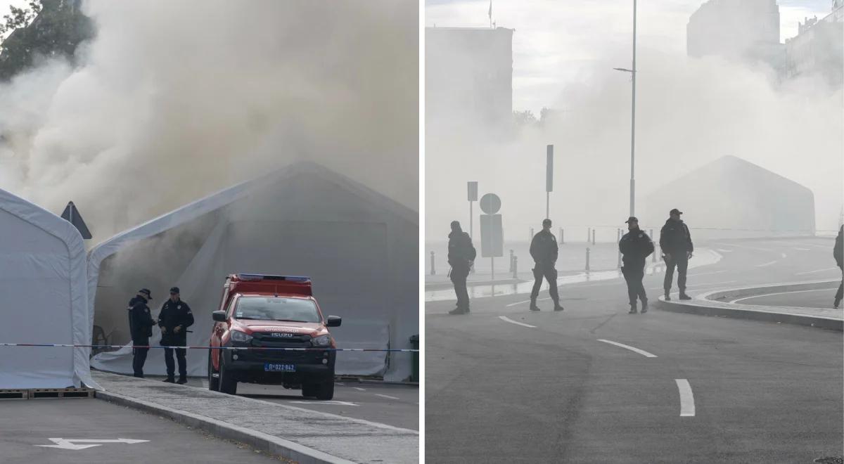Padły strzały, później wybuchł pożar. Incydent przed parlamentem w Serbii