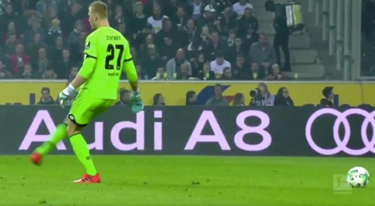 Bundesliga: kabaret bramkarza Mainz. Próbował kopnąć niewidzialną piłkę