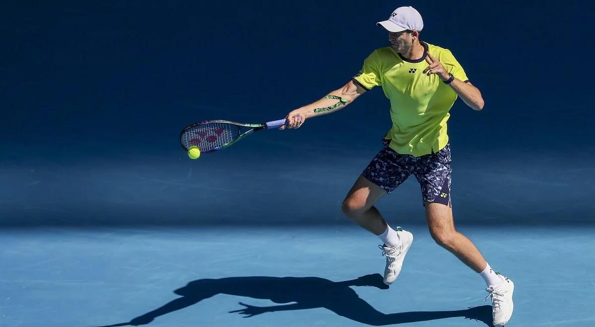 Australian Open: Hubert Hurkacz trafił dziewczynkę do podawania piłek. Natychmiast zareagował [WIDEO]