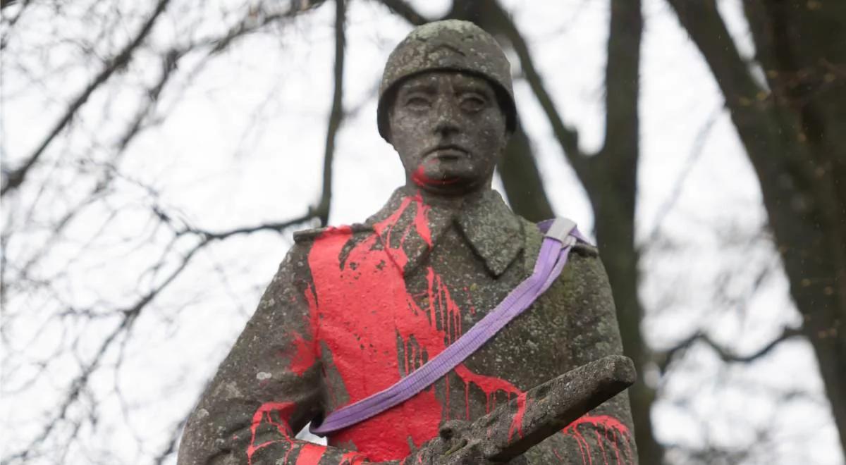 Dekomunizacja przestrzeni publicznej. Rzecznik IPN: nie ma miejsca na pomniki upamiętniających gwałcicieli i zbrodniarzy