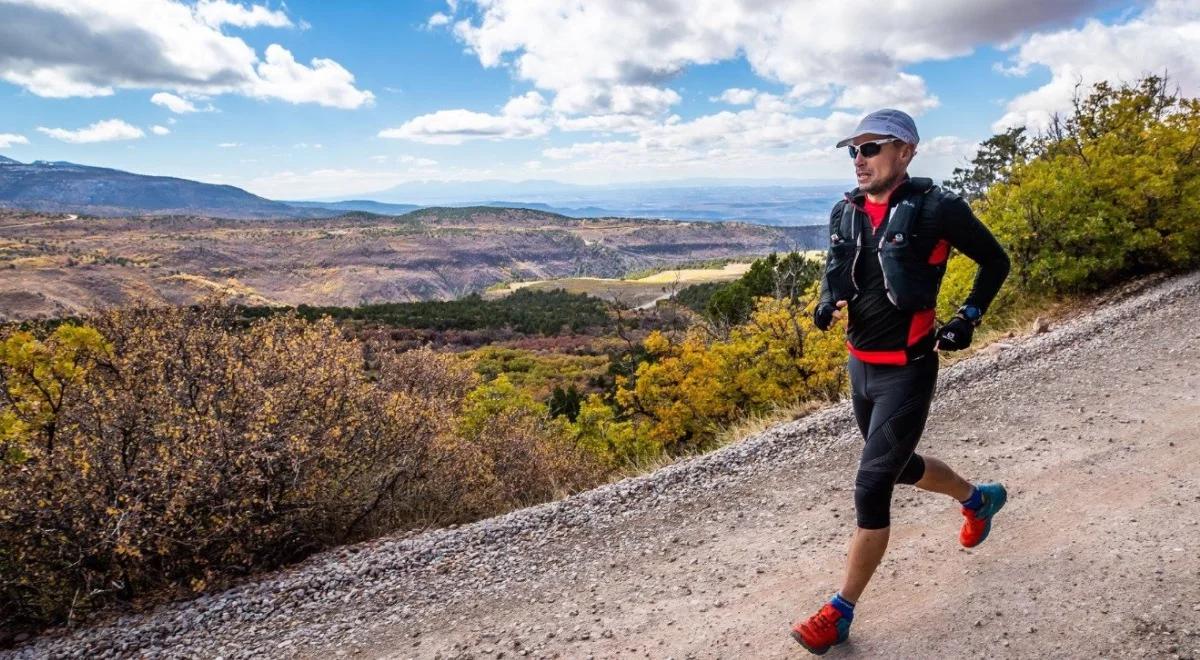 Moab Endurance Run: Piotr Hercog bezkonkurencyjny w morderczym ultramaratonie. "Polski tytan na dzikim zachodzie"