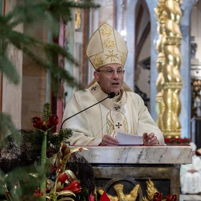 Prymas: w noc Narodzenia Pańskiego musi brzmieć głos za ludzkim życiem