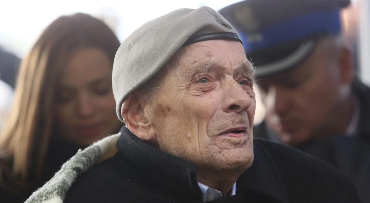 "Wzór dla każdego Polaka". Błaszczak w setne urodziny ostatniego żyjącego cichociemnego