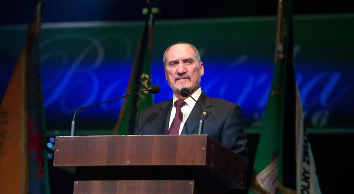 Powrót delegacji rządowej z Londynu. Szef MON: nie było żadnego zamieszania