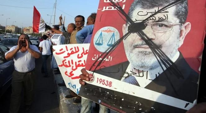 "Mohammed Mursi gra na chaosie prawnym"